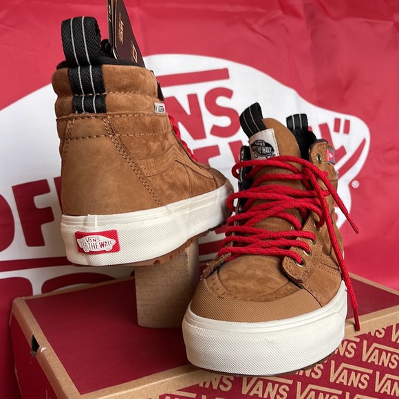 Vans Sk8-Hi Mte-2
Chipmunk/Marshmallow
VN0007NKGWU
WMNS boots - sneakers - Picture 10 of 16